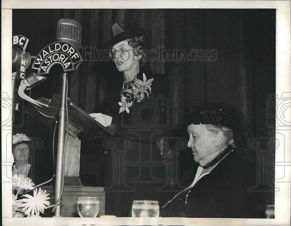 1941 Lady Halifax speaking at YWCA committee in NYC  - Historic Images