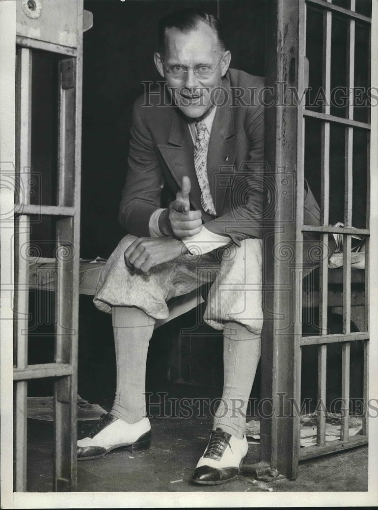 1933 Arthur Reese, insurance salesman in Anoka, Minn  - Historic Images