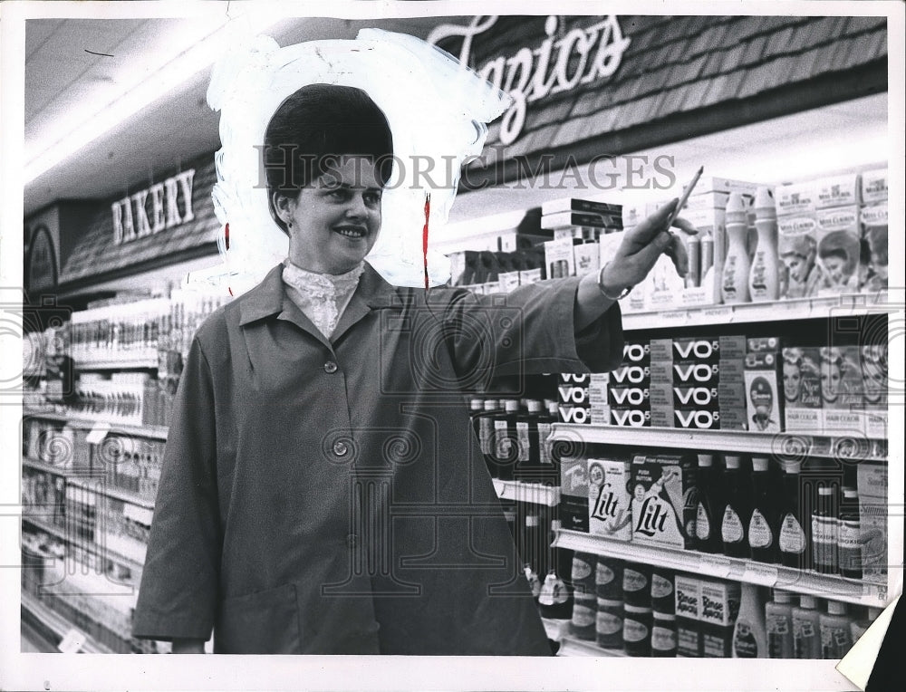 Mrs Helen Clinton , head cashier at Fisher&#39;s store  - Historic Images