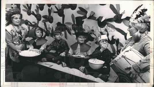 Mrs J Gomulka,C Jeffers, M Crumly, E Curry. Messenger  - Historic Images