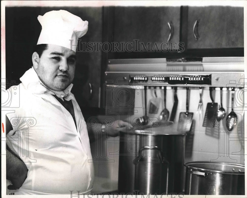 1967 Chef Bob Tagg of Capt Frank's  - Historic Images