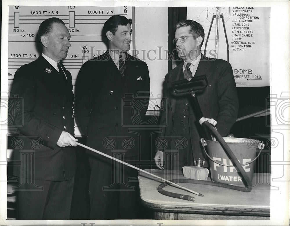 1941 Press Photo Texas Fireman Visit New York Fire School To Learn New Skills - Historic Images