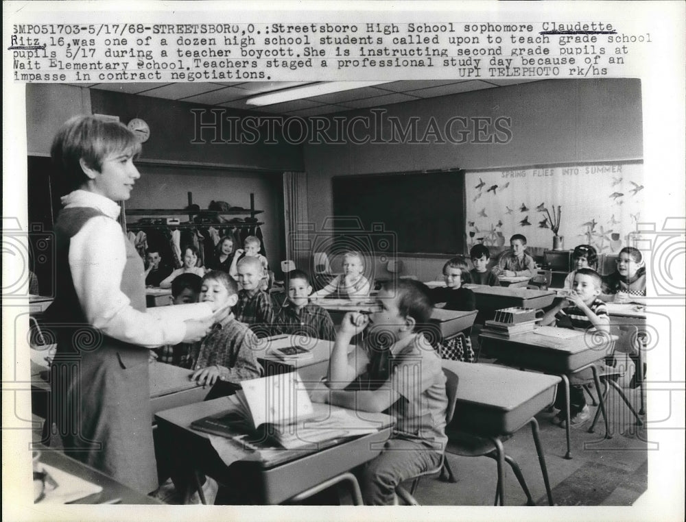 1968 Press Photo High School Student Claudette Ritz Teaching Class During Strike-Historic Images