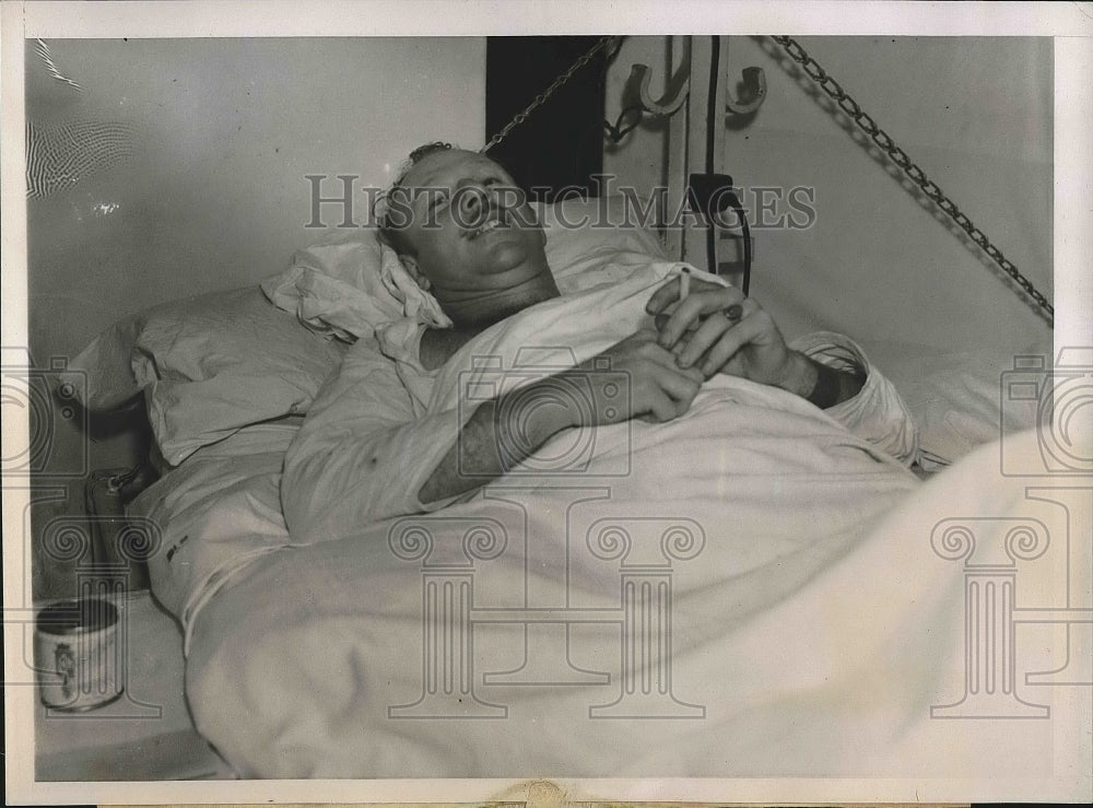 1938 Press Photo VC Hatfield in Hospital Recovering from Pacific Ship Bombing - Historic Images