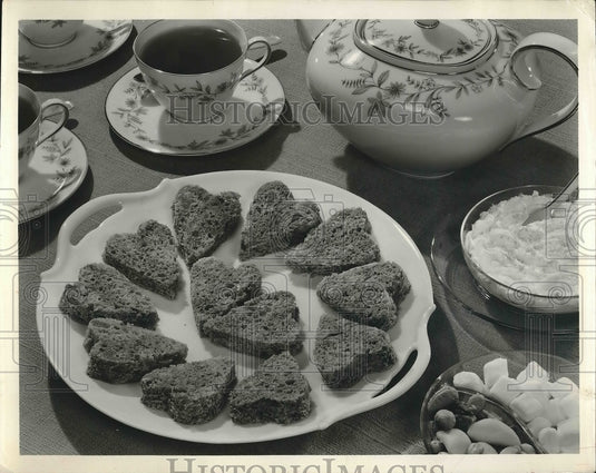 1957 Valentine Heart - Historic Images