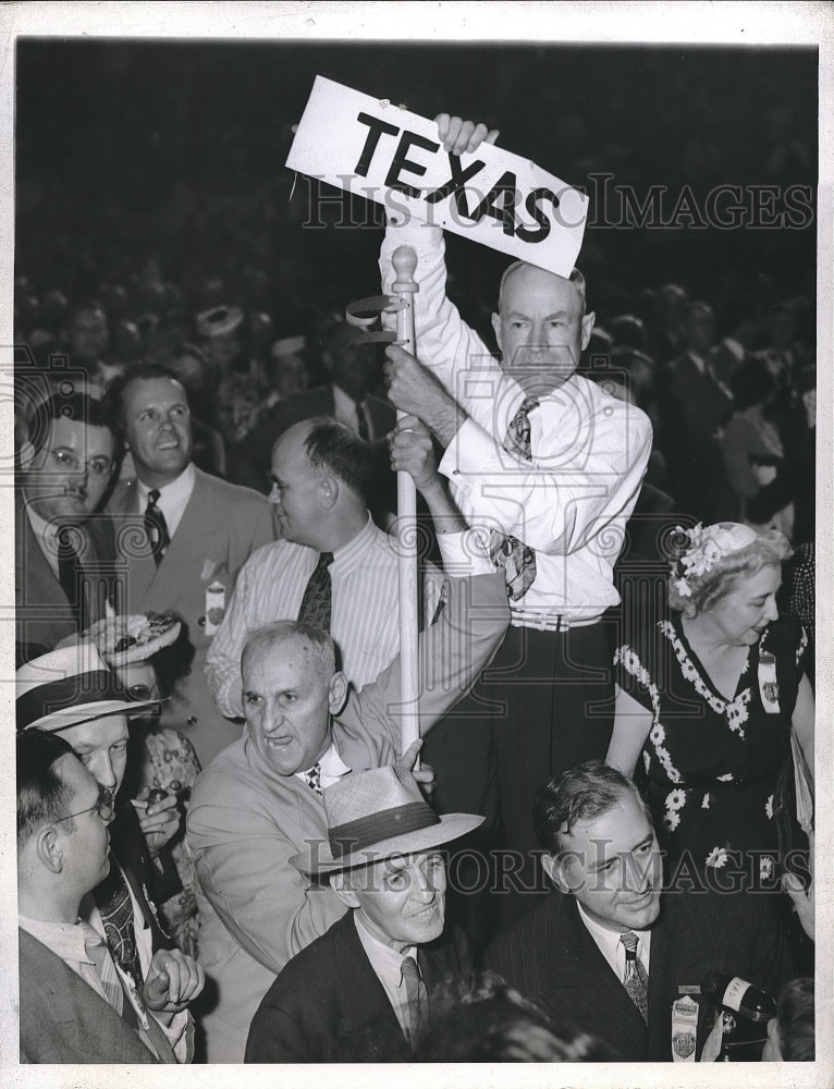 1944 Press Photo Staunch anti-new delegate L. L. James from Tyler, Texas - Historic Images