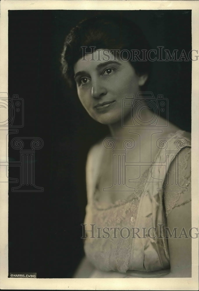 1922 Margaret Crowley, Columbus, Ohio heads to Egypt  - Historic Images