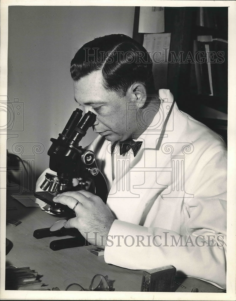 1954 Press Photo Dr. James W. Reagan, cancer researcher - nea91737-Historic Images