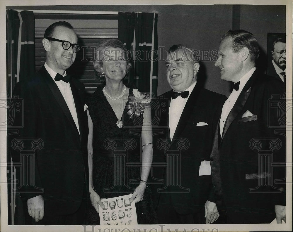 1965 Mrs Richard DuPont Dickinson Lefrak Attend Bill Corum - Historic Images