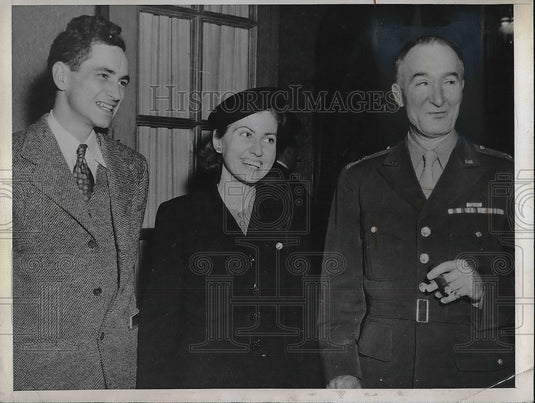 1943 Maj. Gen. Alvan C. Gillem Jr. James B. Carey Sec. of Treasury - Historic Images