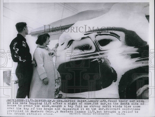 1956 Press Photo Mr & Mrs Marion Baker & car covered in snow from a blizzard - Historic Images