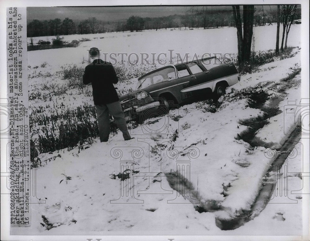 1958 Press Photo Berne, NY motorists slides off snow &amp; ice covered roads - Historic Images