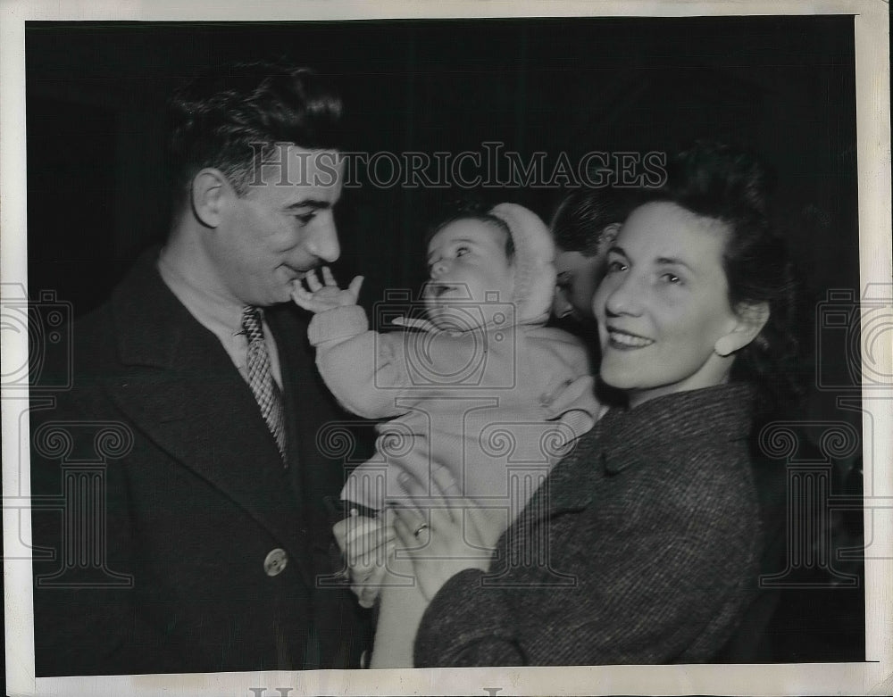 1946 Dorothy Fallek Richard USS Argentina Rockville Center - Historic Images