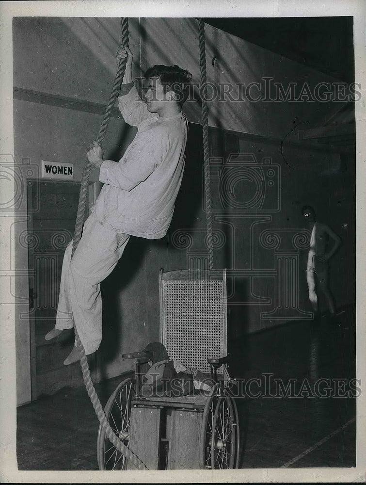 1946 San Francisco, Lt Arthur Jurado, works out even tho paralyzed - Historic Images