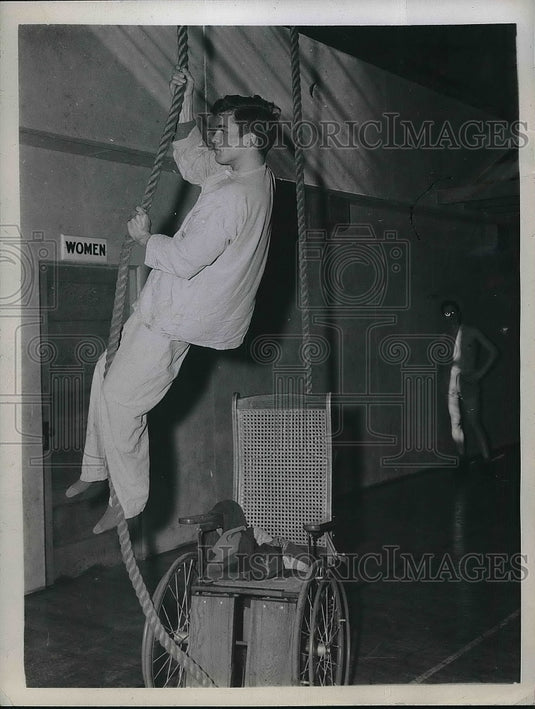 1946 San Francisco, Lt Arthur Jurado, works out even tho paralyzed - Historic Images