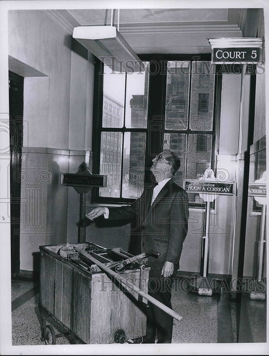 1968 Press Photo Judge Harry Jaffe Water Pipe Burst In Office Building - Historic Images