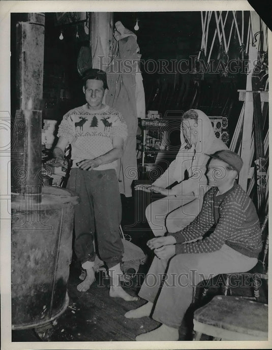 1946 Press Photo Don Hammon June MacDannald Rescued Skiers Mineral Lodge - Historic Images