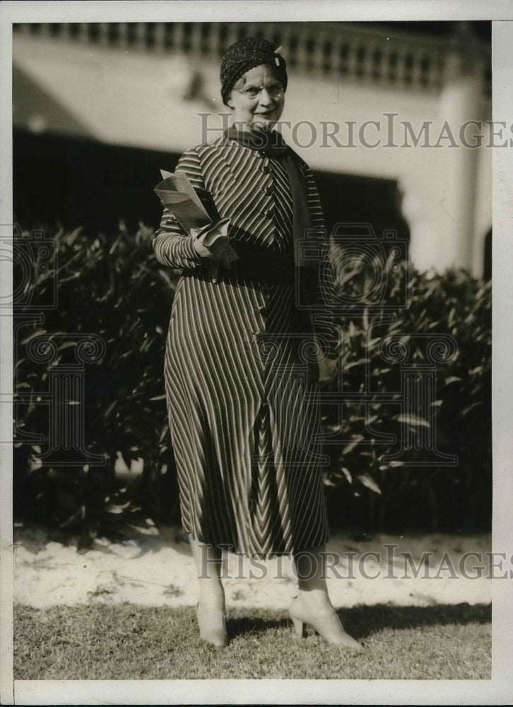 1932 Press Photo Mrs Mildred K. Schanbacher,at American Jockey club in Havana - Historic Images