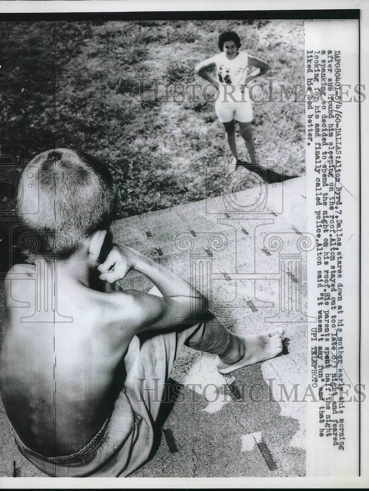 1960 Press Photo Alton Byrd Dallas Texas Child Sleeping On Roof - nea92008-Historic Images