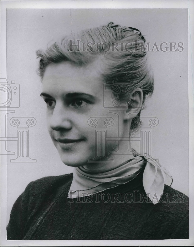 1955 Press Photo Frances Sternhagen, actress, before makeup - nea92074 - Historic Images