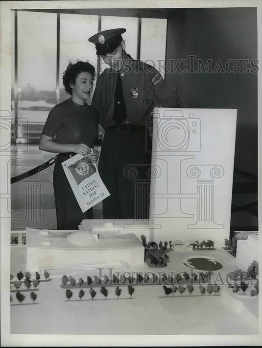 1951 Betty Beuhler star of "The Mob" with guard Arnie Rhode - Historic Images