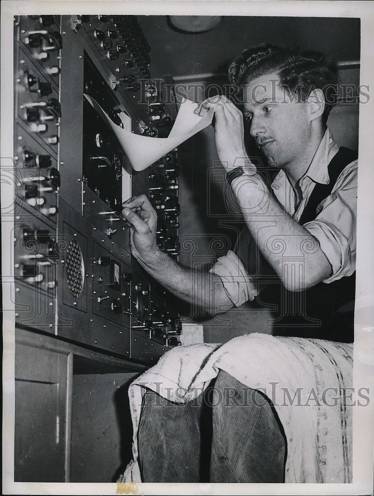 1950 Press Photo Mobile Laboratory Worker Looking for Oil in Britain - nea92091 - Historic Images