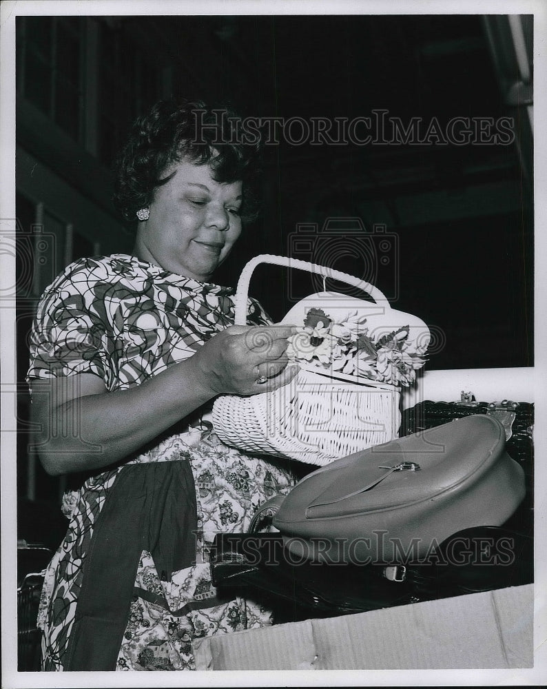 1968 Press Photo Woman With Goodwill Items - nea92156 - Historic Images