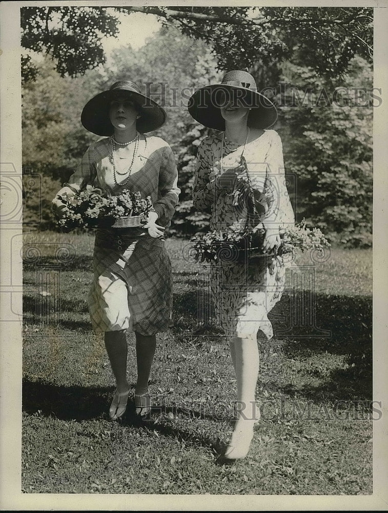 1927 Press Photo Mrs. Davmey Maury &amp; Miss Ruth Stoddard, Flower Girls at Benefit - Historic Images