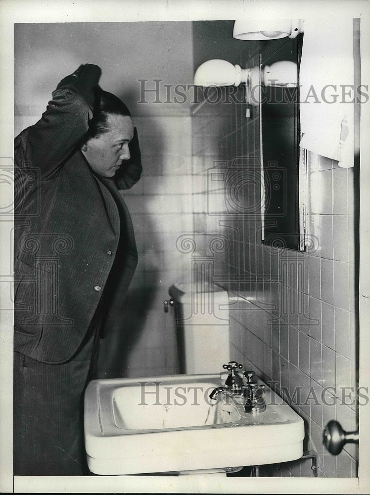 1937 William Forsythe Grooms Hair in Department of Interior Bldg. - Historic Images