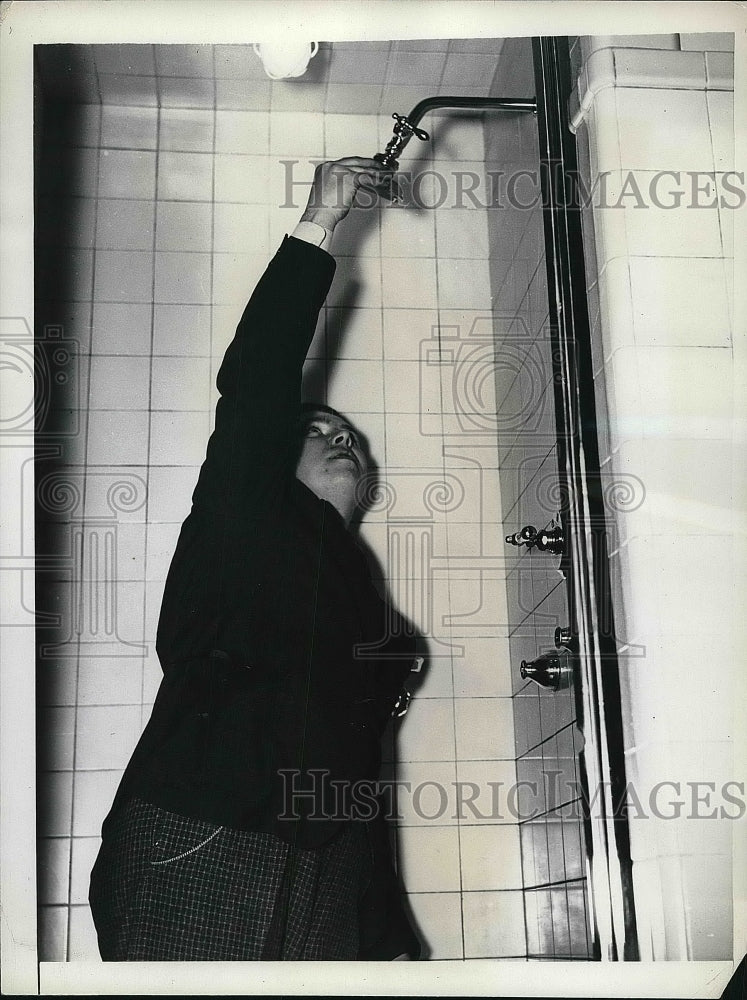 1937 Press Photo John Rouse in Ickes Office, Department of the Interior Building-Historic Images