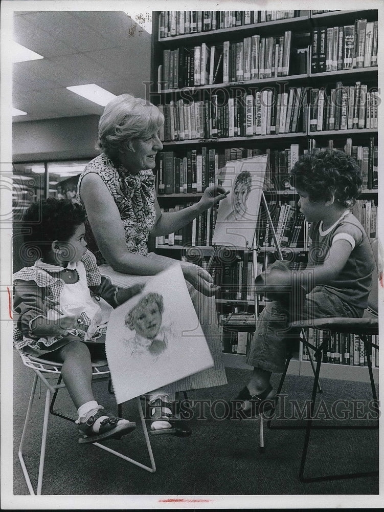 1977 Press Photo Middleburg High School Library Craft Show Painter - Historic Images
