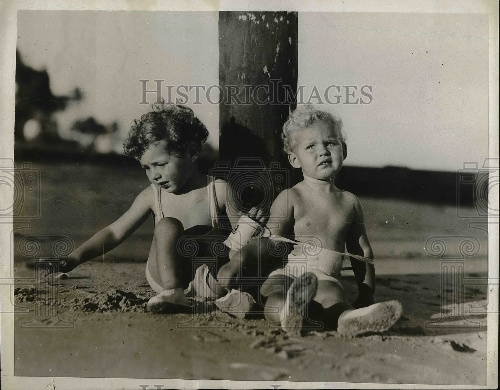 1931 Charles William Burkett III &amp; Diana Rose Burkett at Miami Beach - Historic Images