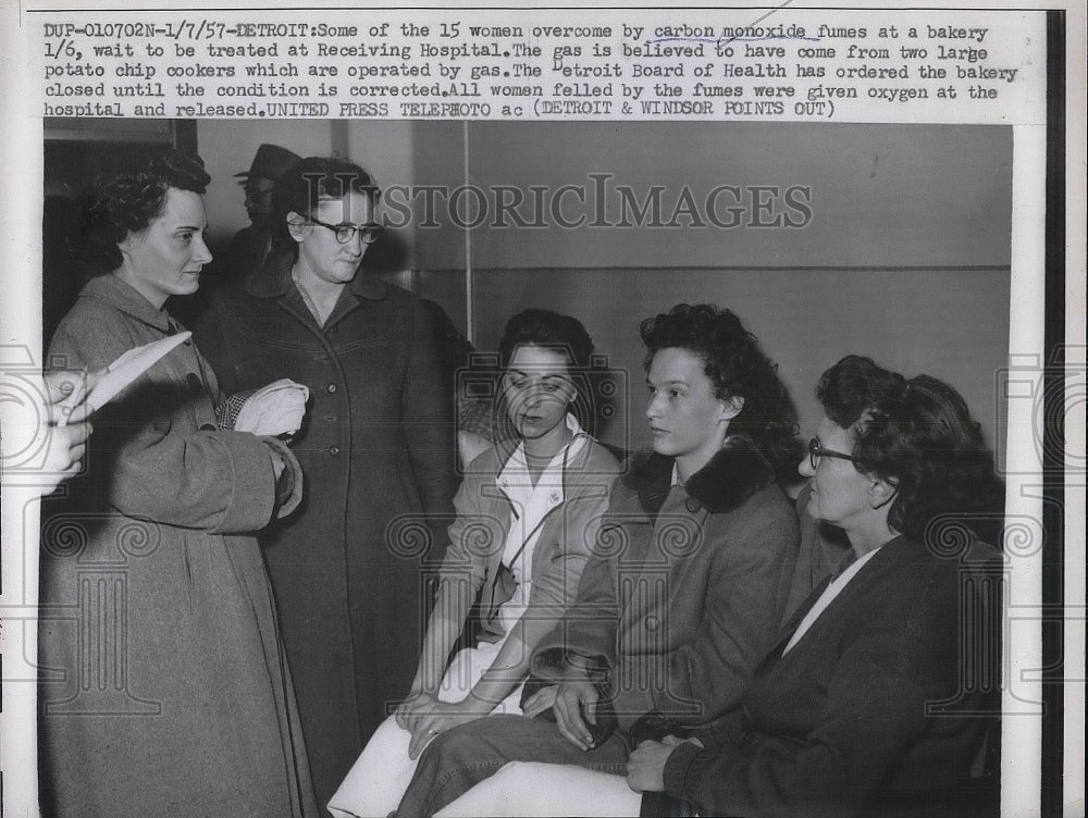 1957 15 Women Being Treated For Carbon Monoxide Poisoning - Historic Images