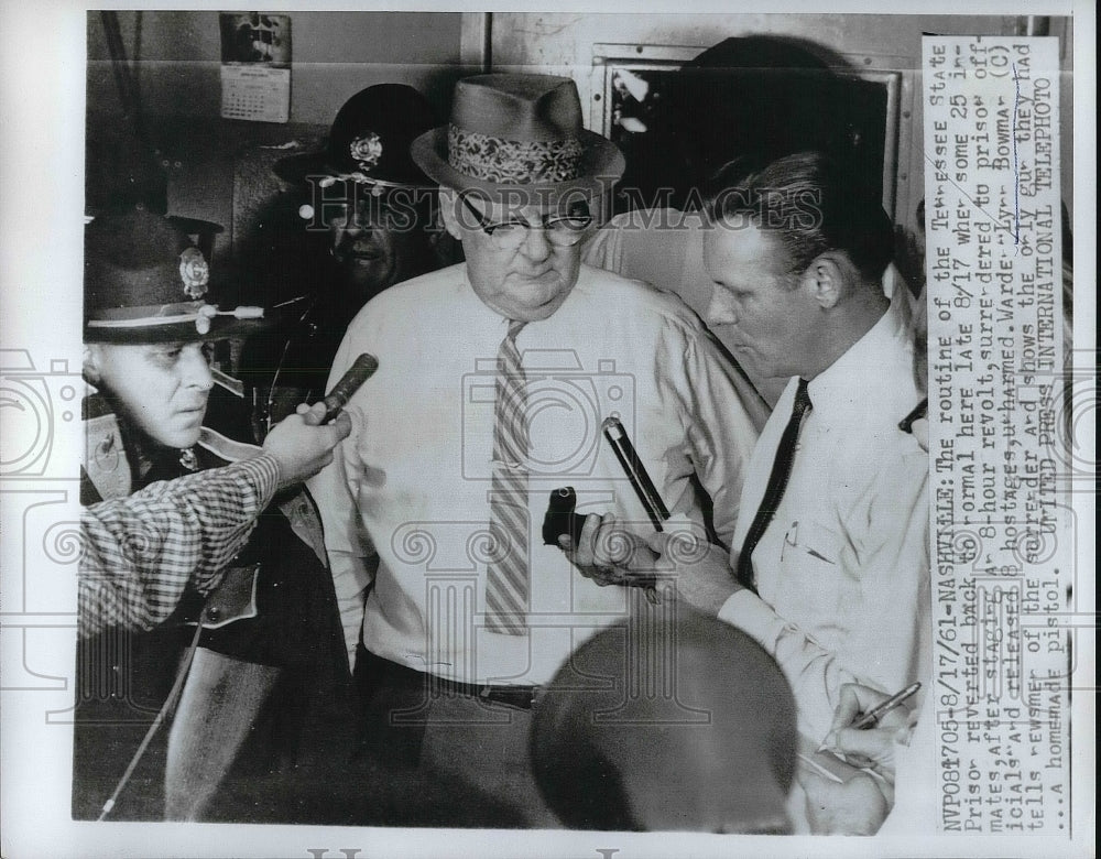 1961 Press Photo Warden Lynn Bowman Talks To Press About Prison Revolt - Historic Images