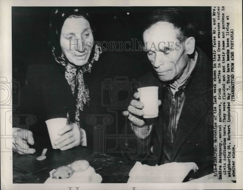 1950 Mr. &amp; Mrs. Bachynsky Flood Victims Sit In Red Cross Center - Historic Images