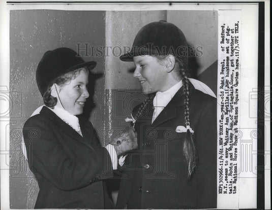 1961 Robin Berol & Whitney Ann Neville at the National Horse Show at - Historic Images