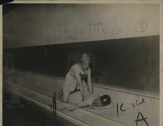 1919 Press Photo Resuscitation lesson at West Side Young Women's Christian - Historic Images