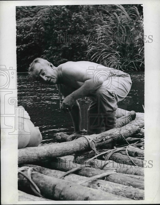 1943 Maj.Gen. Robert L.Eichelberger in Tour Inspection in New Guinea - Historic Images