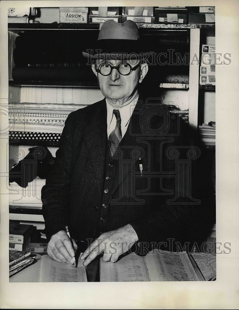 1938 Press Photo R.F. Gaither, store keeper in Minerva - nea92634 - Historic Images