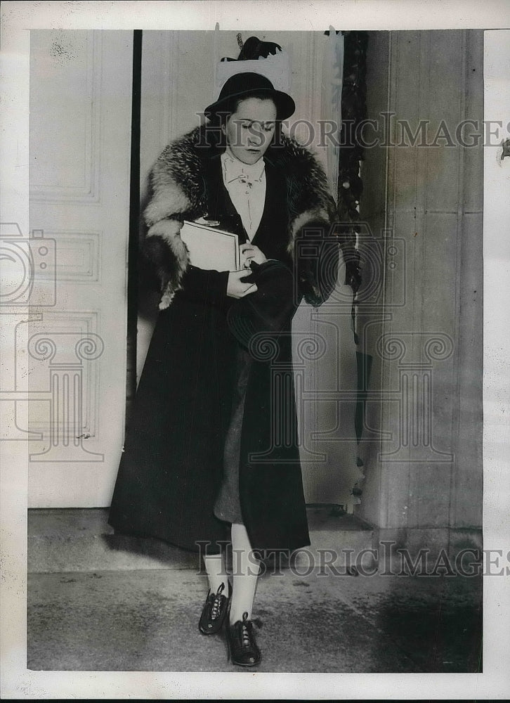 1937 Press Photo Miss Mary Griffin at Chestnut Hill Hosp. in Pa. - nea92651 - Historic Images