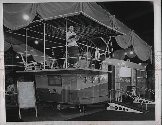 1949 Press Photo Juliana Zuinn relaxes aboard the "flying bridge" that was on - Historic Images