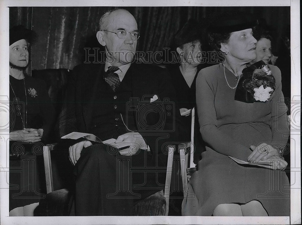 1943 Dr Griffith Taylor, Senator Cairine Wilson of Canada - Historic Images