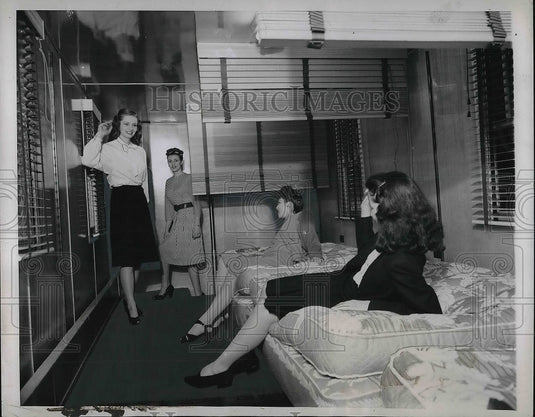 1946 Press Photo National Trailer Coach Show, Faye Lundeen, Carroll Toth - Historic Images
