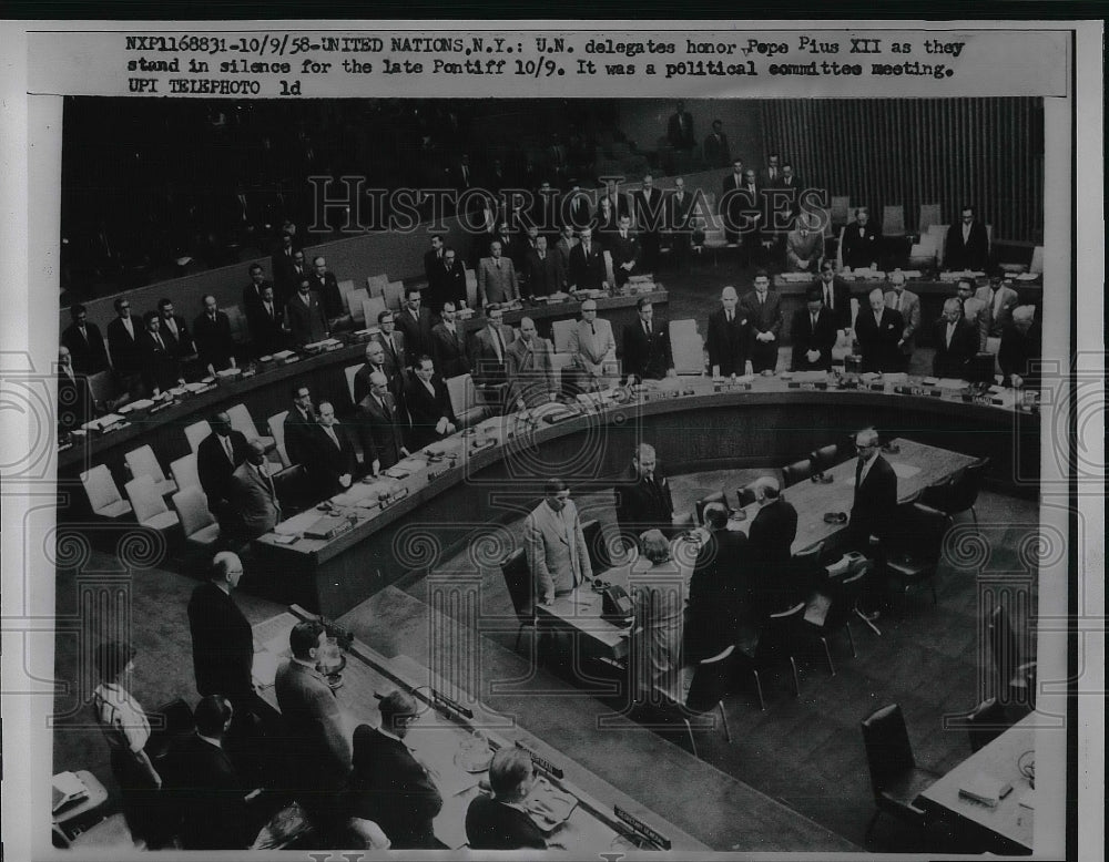 1958 United Nations Delegates honor Pope Pius XIII  - Historic Images