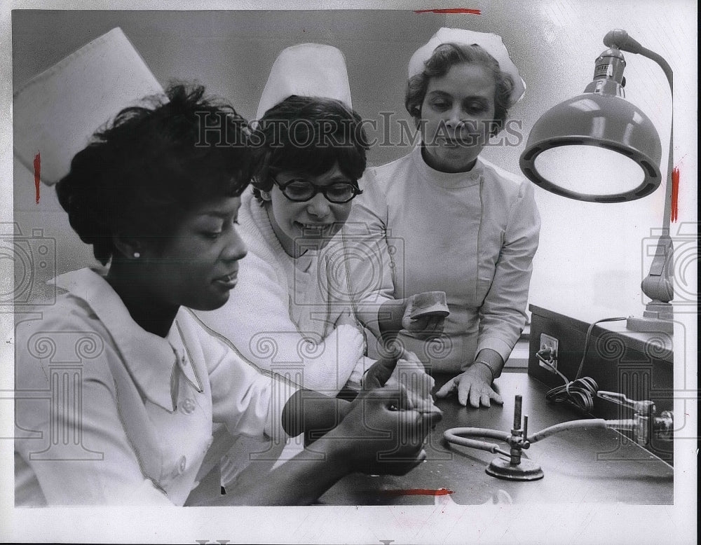1970 Press Photo Nurses, Virginia Richards, Cynthia Unger, Mrs H Moonert - Historic Images