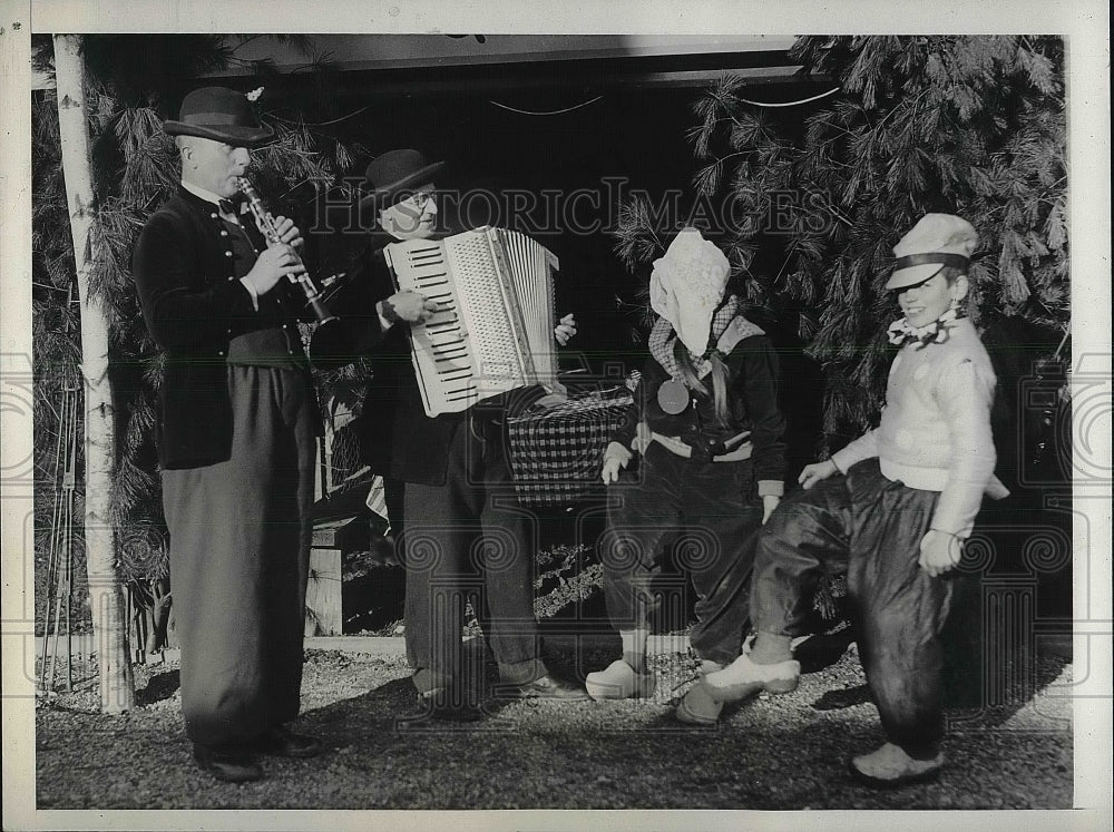 1932 Press Photo Gypsy Children Jean Reinhard, Jack Place Dance At Dutch Fest - Historic Images