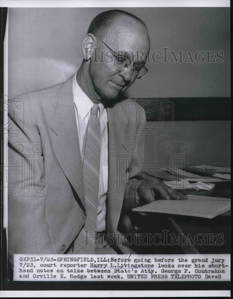 1956 Press Photo Court Reporter Harry Livingstone in Springfield Illinois Court - Historic Images