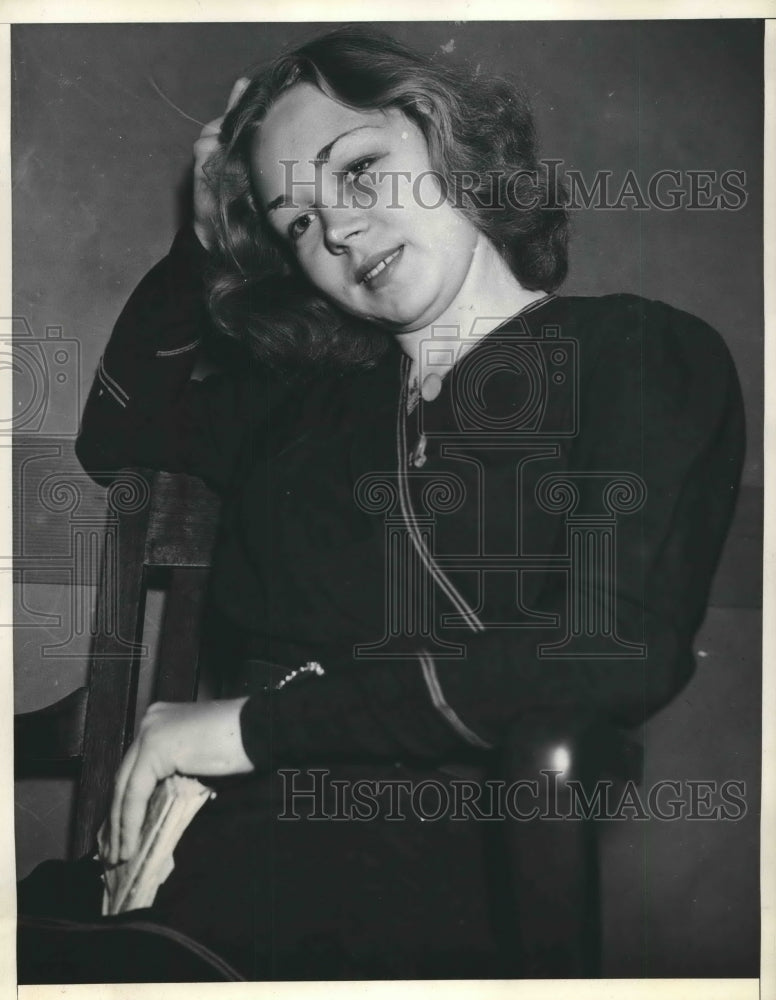 1937 Attack Accuser Irene Hardman at Police Station  - Historic Images