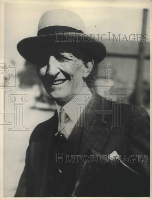 1930 Baptist Reverend Dean Hamilton Hitch Hiking Ministry - Historic Images