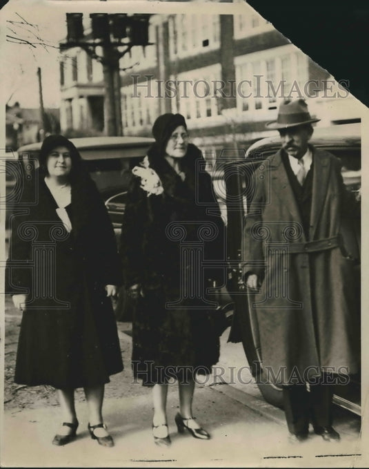1931 Mr& Mrs Murray & daughter Jean  - Historic Images